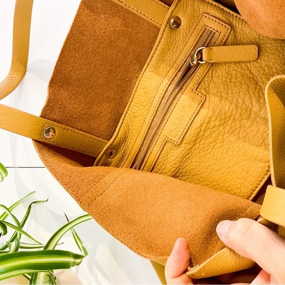 14. NWOT CALVIN KLEIN Soft Pebble Leather Tote - Tan Color With Gold Hardware - Picture 2 of 7